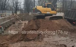 Разработка котлована Пл.Мужества
